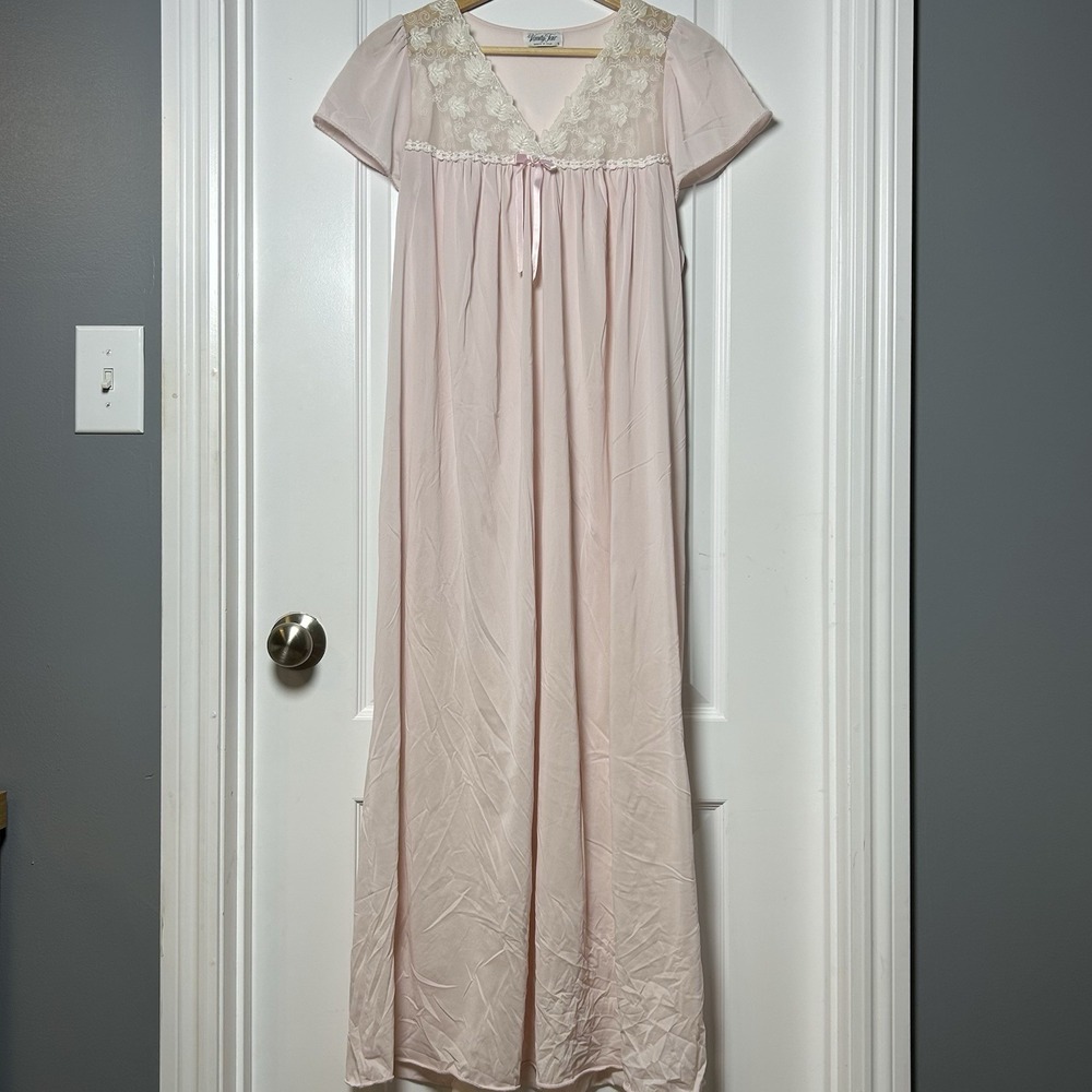 Vanity Fair Vintage Blush Pink Lace Trim Nightgown Cottagecore Coquette Style